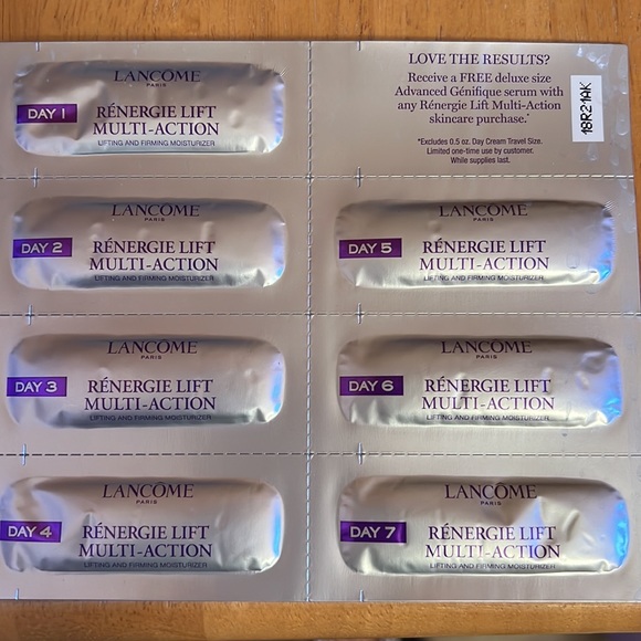 NIB Lancôme skincare bundle plus Lancôme brush - Picture 13 of 16